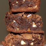Brownie mixed with marshmallows, fudge and peppermint.