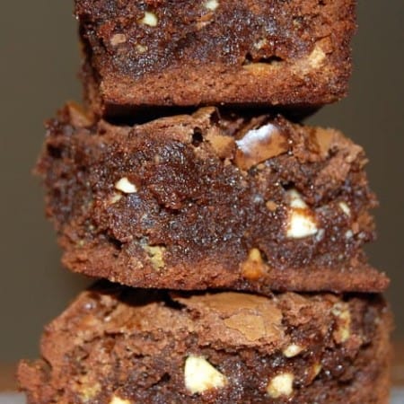 Brownie mixed with marshmallows, fudge and peppermint.