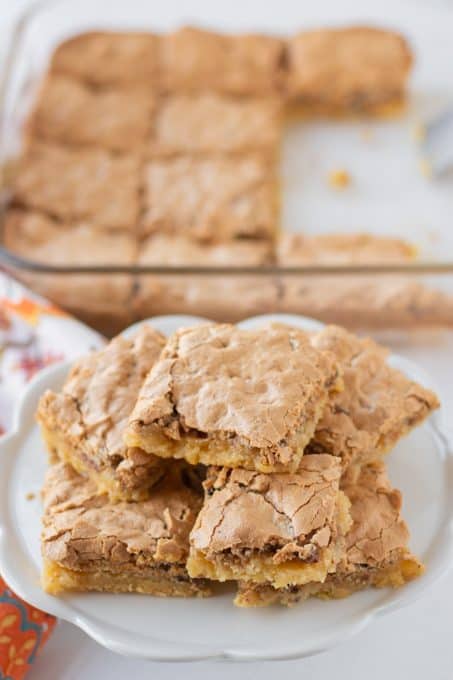 A chewy cookie crust with a nut meringue topping.