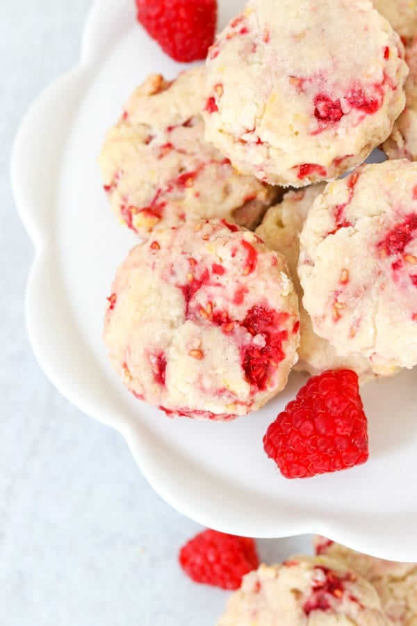 A bunch of Easy Raspberry Cream Cheese Scones.