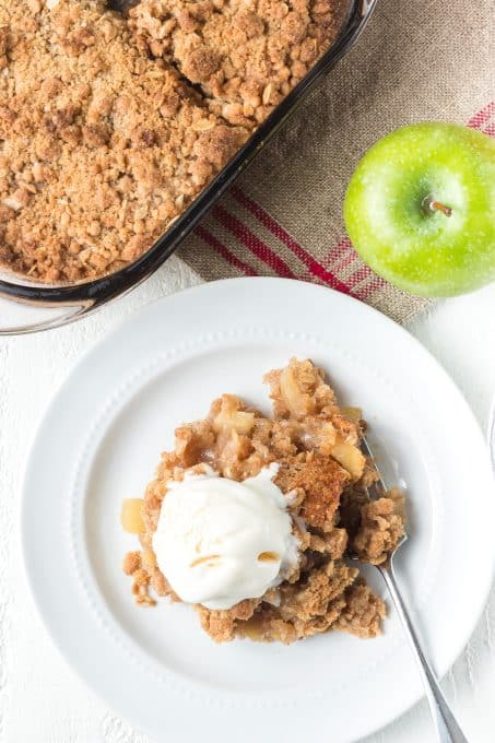 A plate of Granny Smith Crisp.