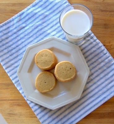 These French Butter Cookies are a simple yet tasty butter cookie. Perfect for an afternoon snack or accompanying a cup of tea. Sometimes, simple is better!