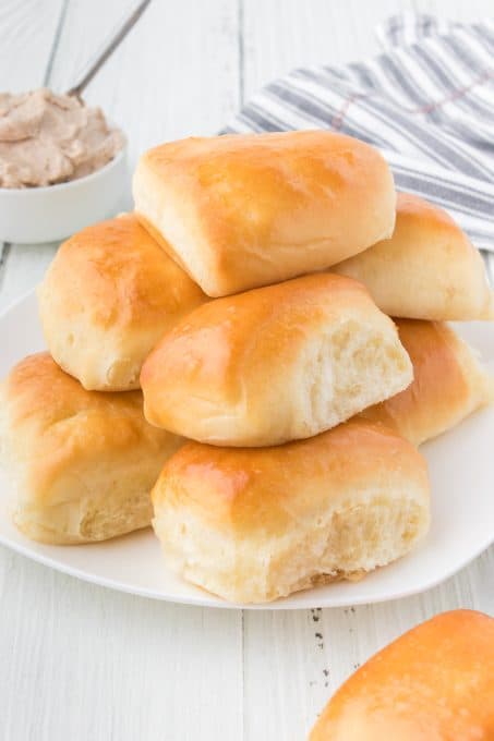 Texas Roadhouse Rolls - {Copycat Recipe} - Julie's Eats & Treats ®