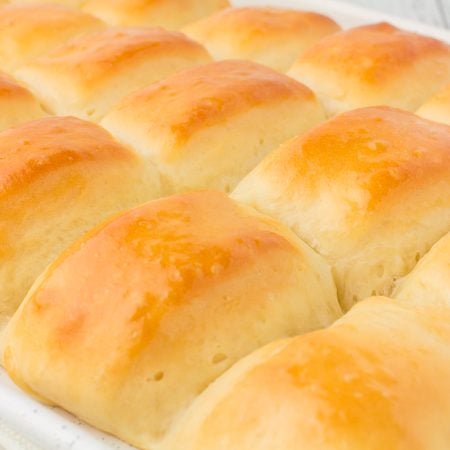 A tray full of Texas Roadhouse Rolls