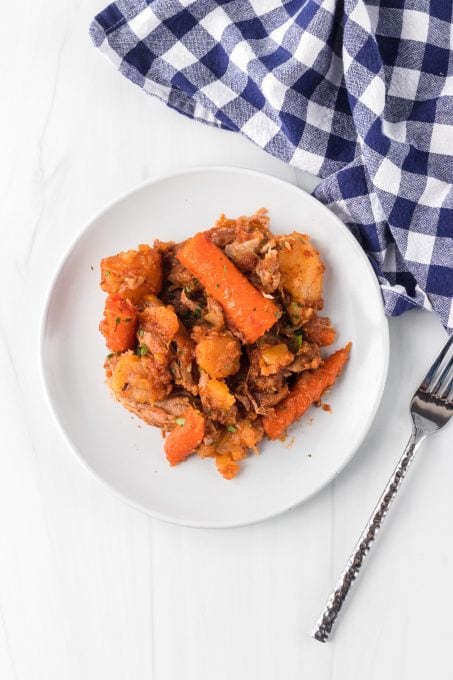 Spare Ribs, potatoes and carrots in a tangy sauce.