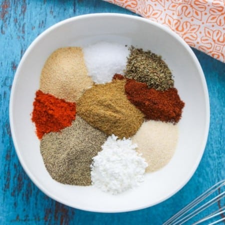 A combination of spices for taco seasoning.