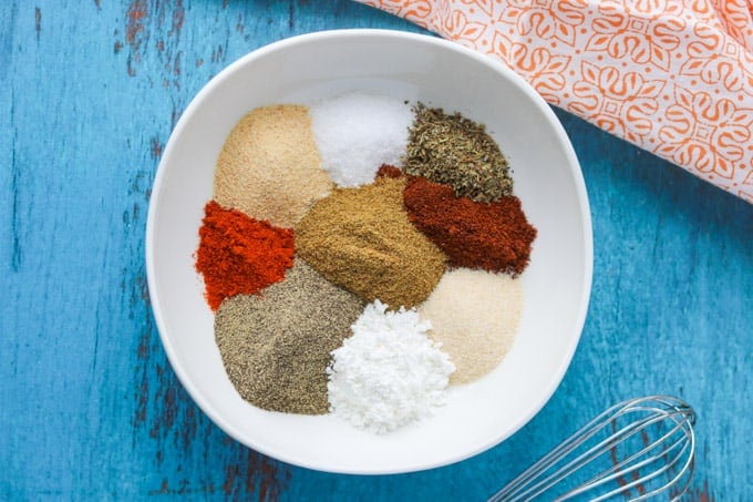 A combination of spices for taco seasoning.