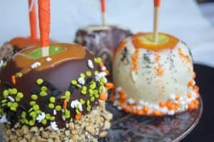 Homemade Caramel Apples - they're so easy and delicious to eat!