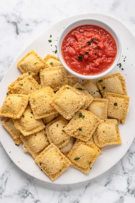 Ravioli as an appetizer coated in bread crumbs and baked in the oven.