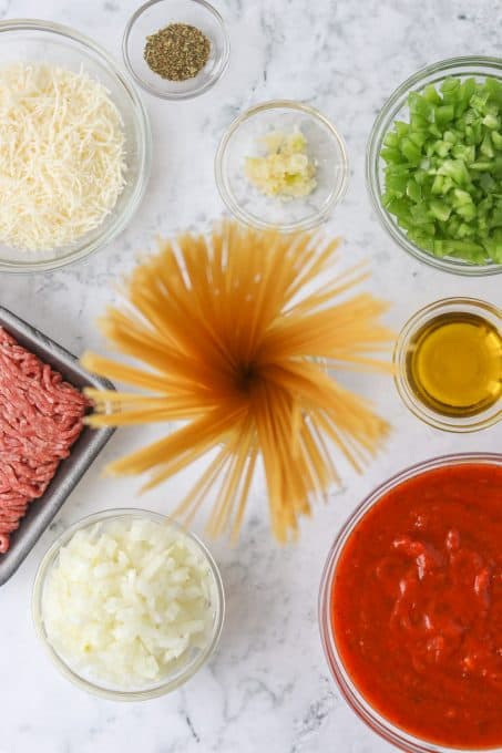 Ingredients for spaghetti baked in the oven.