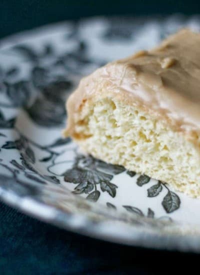 A sponge cake made with hot water and baking powder, giving it a light and airy texture.