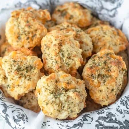 Red Lobster Cheddar Bay Biscuits (Copycat Recipe)