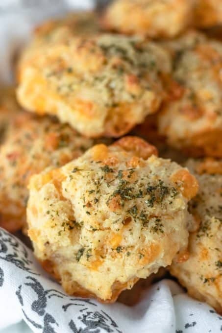 Red Lobster Cheddar Bay Biscuits (Copycat Recipe)