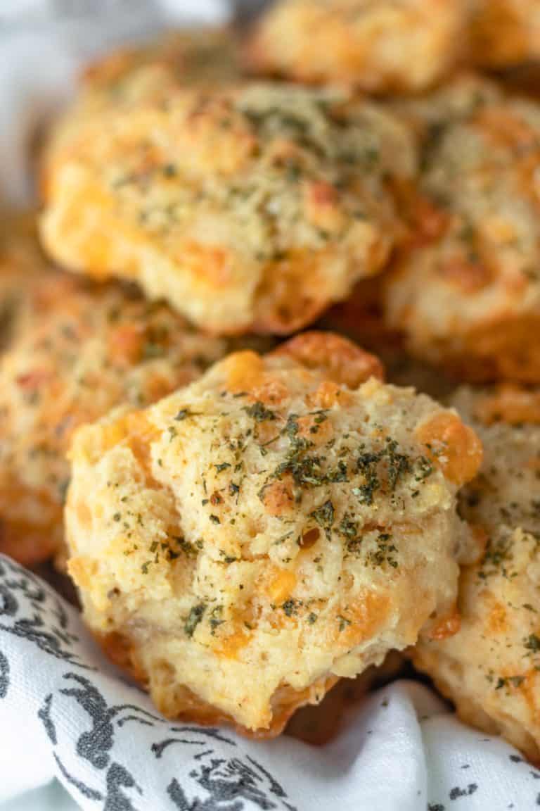 Best Cheddar Bay Biscuits {Secret's in the CHEESE} - 365 Days of Baking