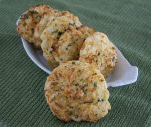 Red Lobster Cheddar Bay Biscuits - a copycat recipe - biscuits filled with cheddar cheese, a touch of Cajun spice and ready in just 20 minutes!