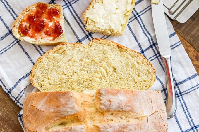 Cool experiment. Same recipe. Metal vs Glass pan. Bread stuck to