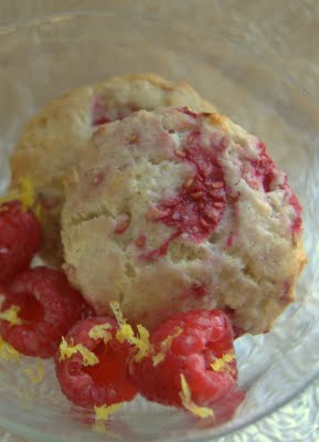 Raspberry Cream Cheese Scones - scones made with fresh raspberries and cream cheese to make them unbelievable delicious!