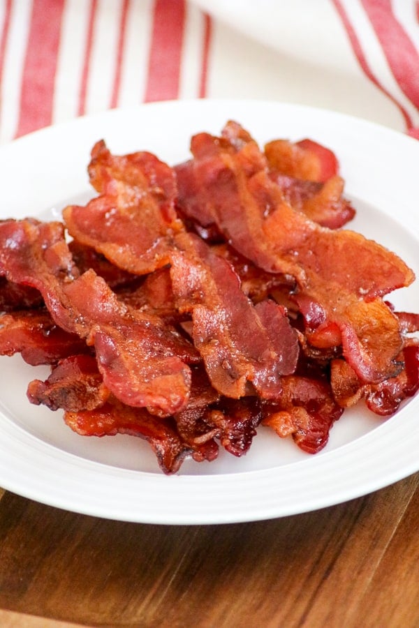 Bake bacon in the oven and it comes out perfectly! Bake bacon in the oven and it comes out perfectly!