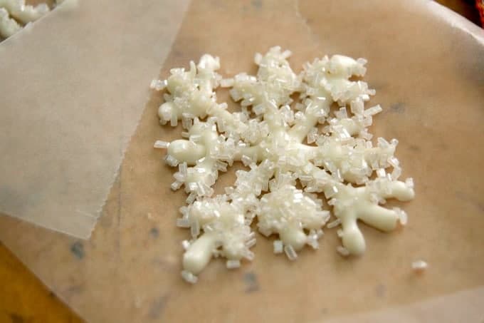 https://www.365daysofbakingandmore.com/wp-content/uploads/2014/11/White-Chocolate-Snowflakes-5.jpg