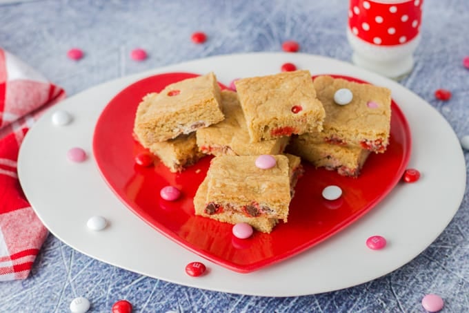 M&M Valentine Blondies