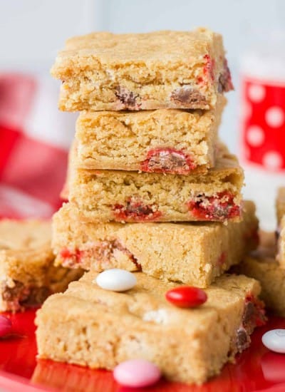 M&M Valentine Blondies