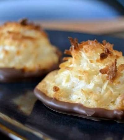 Coconut Macaroons - sweet and chewy coconut cookies.