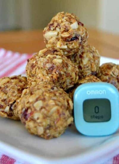No bake Energy Bites - the perfect pick-me-up before, during and after a walk with the Omron Alvita Wireless Activity Tracker (HJ-327T) !