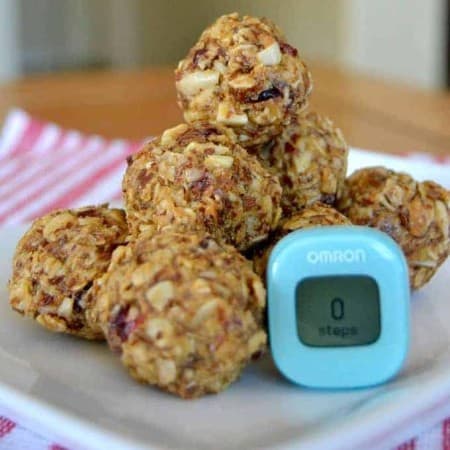 No bake Energy Bites - the perfect pick-me-up before, during and after a walk with the Omron Alvita Wireless Activity Tracker (HJ-327T) !