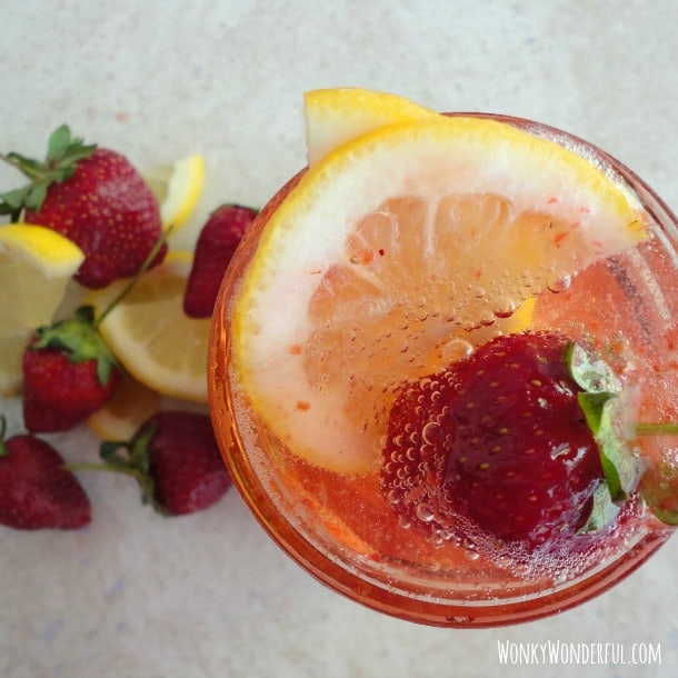 Strawberry Lemonade Fizz