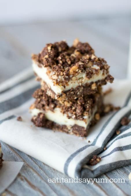 Chocolate Crumble Cheesecake Bars- crunchy chocolate crust with creamy cheesecake