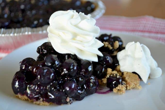 An easy and delicious blueberry pie that you don't have to bake!