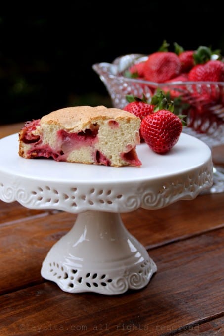 Easy-strawberry-cake-recipe