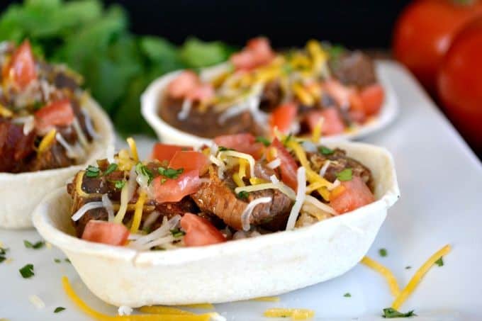 A great back to school weeknight dinner - Slow Cooker Carne Asada Taco Boats!