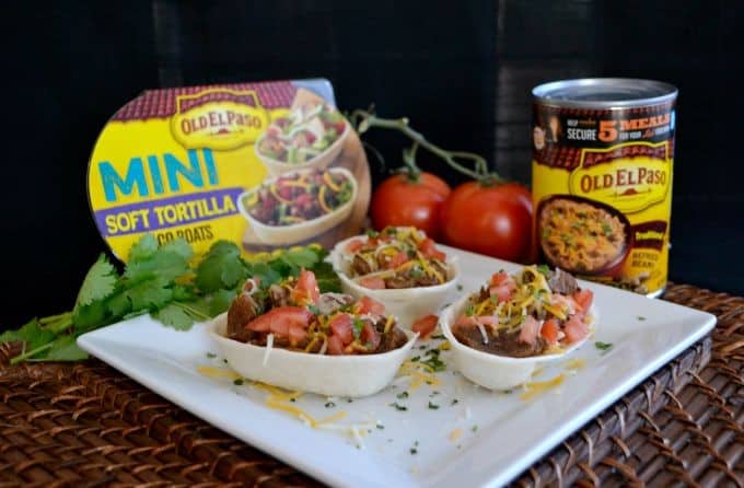 A great back to school weeknight dinner - Slow Cooker Carne Asada Taco Boats!