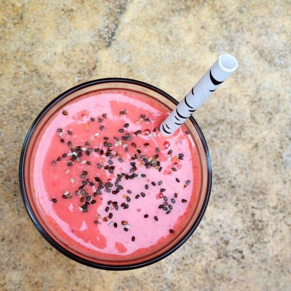 Strawberry-Mango-Chia-Smoothie-The-Lemon-Bowl