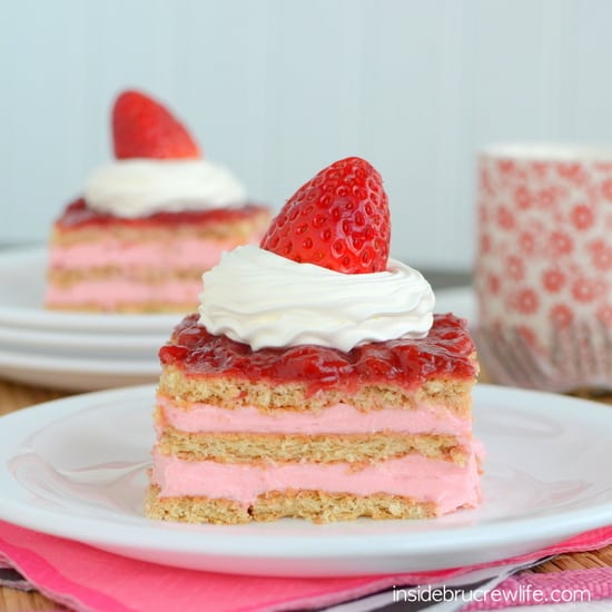 Strawberry-Shortcake-Eclair-Cake-3