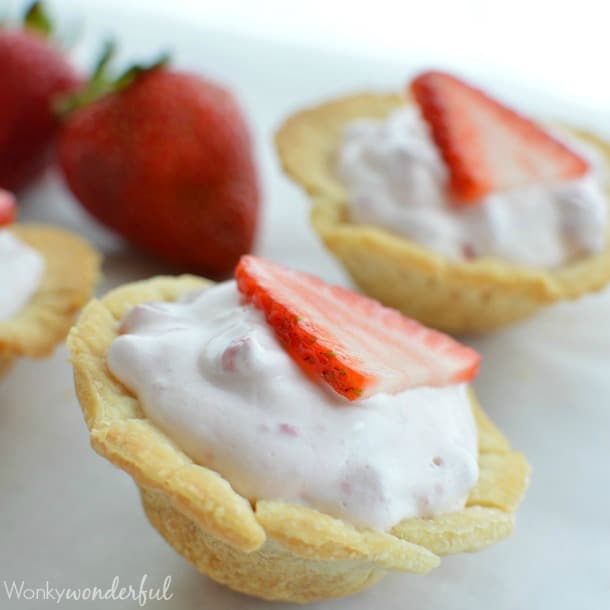 skinny-mini-strawberry-pie-bites-55