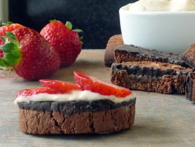 strawberry-dessert-bruschetta-h1