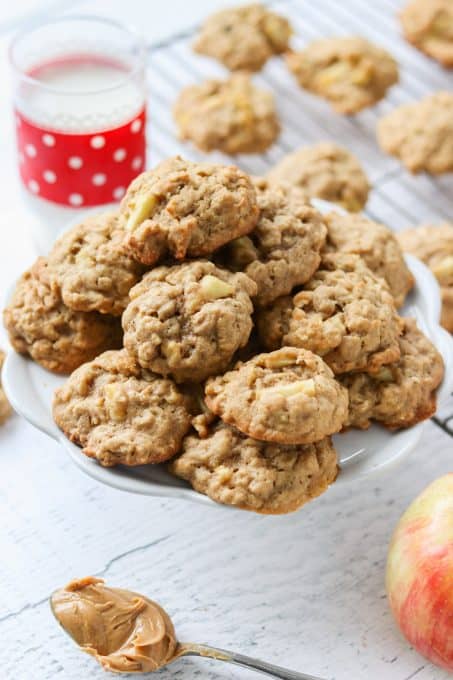 Oatmeal Cookies with peanut butter and oatmeal.