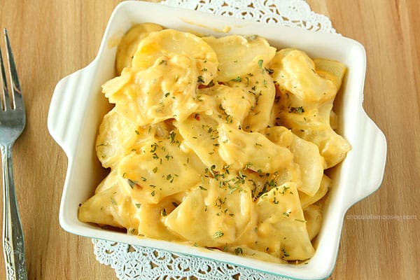 Easy-Cheesy-Scalloped-Potatoes-3560