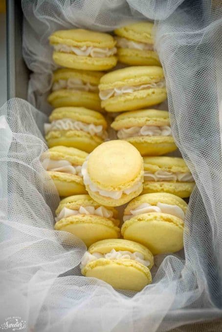 Lemon-French-Macarons-filled-with-coconut-buttercream-make-the-perfect-sunny-sweet-treat-e1456366104169