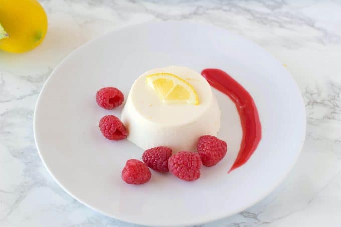 Lemon-panna-cotta-with-raspberry-sauce-7-1