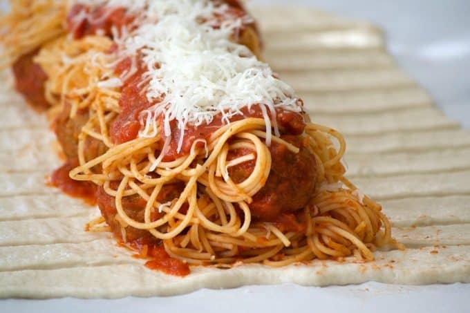 This Spaghetti and Meatball Braid is a new twist on good ol' comfort food - spaghetti and meatballs in pizza dough! It's a fun new way to feed the family.