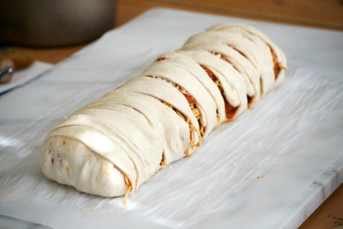 This Spaghetti and Meatball Braid is a new twist on good ol' comfort food - spaghetti and meatballs in pizza dough! It's a fun new way to feed the family.