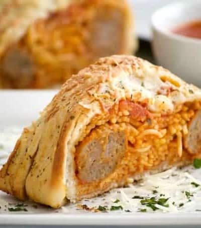 This Spaghetti and Meatball Braid is a new twist on good ol' comfort food - spaghetti and meatballs in pizza dough! It's a fun new way to feed the family.