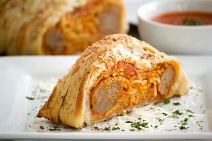 This Spaghetti and Meatball Braid is a new twist on good ol' comfort food - spaghetti and meatballs in pizza dough! It's a fun new way to feed the family.