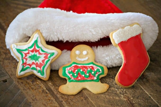 Jackie's Vanilla Cut-Out Cookies are tasty sugar cookies from the Cookies for Kids' Cancer Cookbook and I baked them in my De'Longhi Livenza Oven.