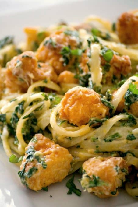 This Buffalo Chicken Spinach Alfredo with Buffalo chicken, chopped spinach, pasta and a homemade Alfredo sauce is an easy dinner that the family will love.