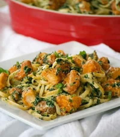 This Buffalo Chicken Spinach Alfredo with Buffalo chicken, chopped spinach, pasta and a homemade Alfredo sauce is an easy dinner that the family will love.