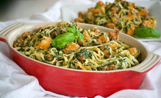 This Buffalo Chicken Spinach Alfredo with Buffalo chicken, chopped spinach, pasta and a homemade Alfredo sauce is an easy dinner that the family will love.